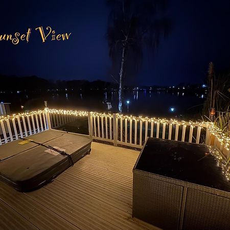 Tattershall Lakes Sunset View Caravan Lakeside, Hot Tub, Garden, Private Fishing Peg & Wifi Exteriör bild