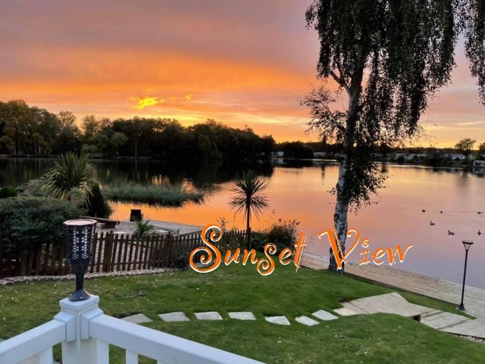 Tattershall Lakes Sunset View Caravan Lakeside, Hot Tub, Garden, Private Fishing Peg & Wifi Exteriör bild