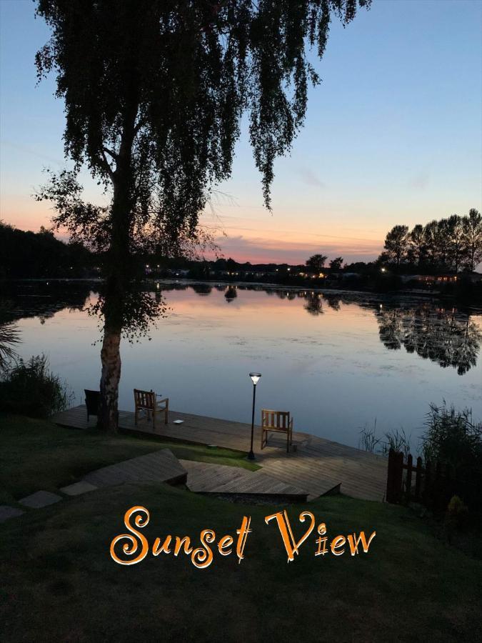 Tattershall Lakes Sunset View Caravan Lakeside, Hot Tub, Garden, Private Fishing Peg & Wifi Exteriör bild