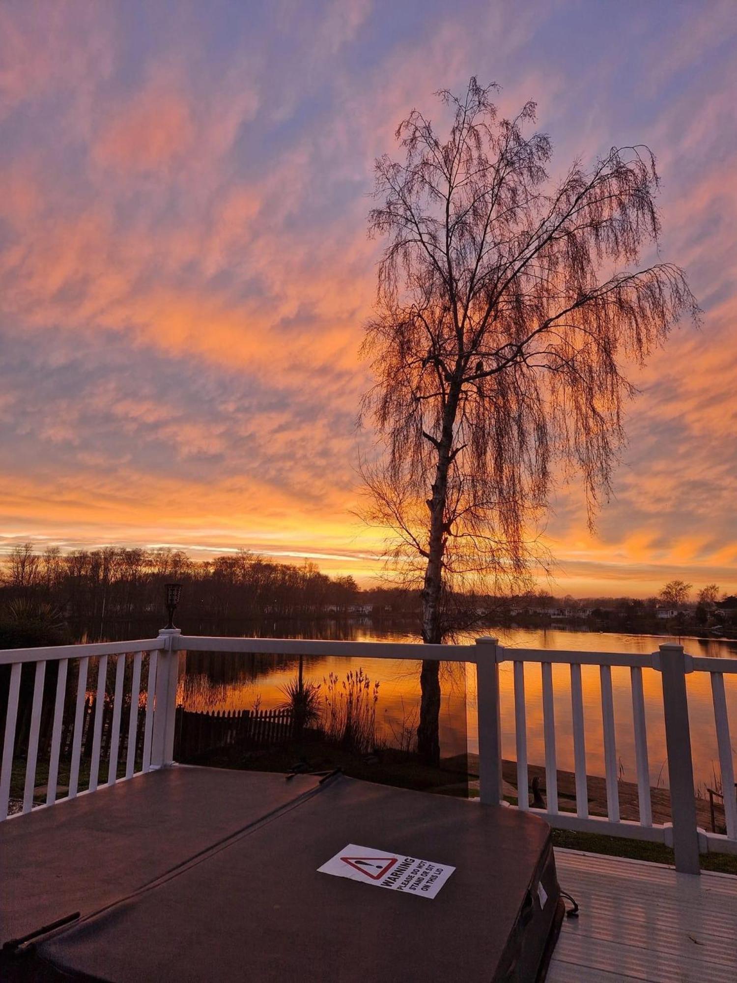 Tattershall Lakes Sunset View Caravan Lakeside, Hot Tub, Garden, Private Fishing Peg & Wifi Exteriör bild