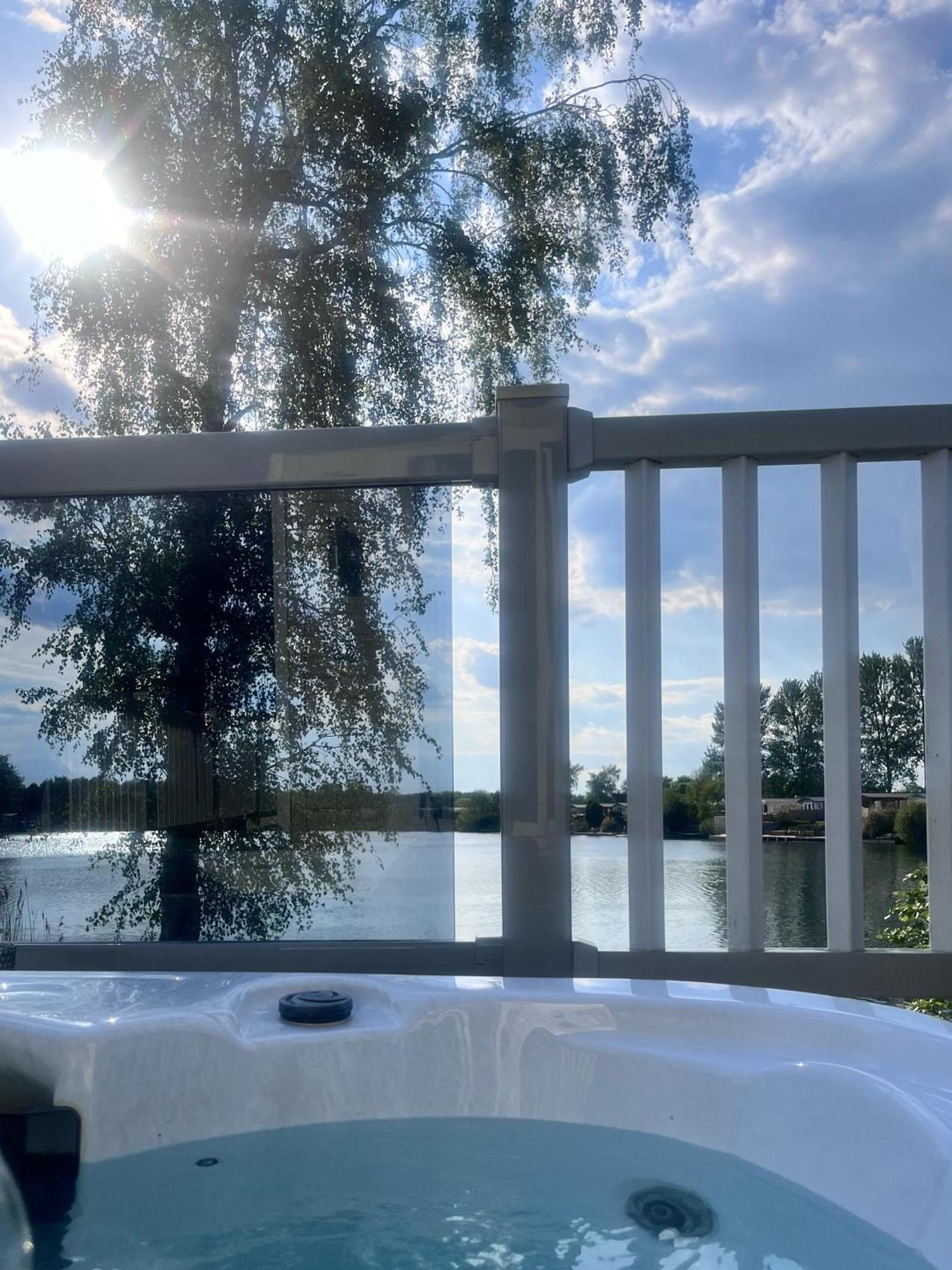 Tattershall Lakes Sunset View Caravan Lakeside, Hot Tub, Garden, Private Fishing Peg & Wifi Exteriör bild